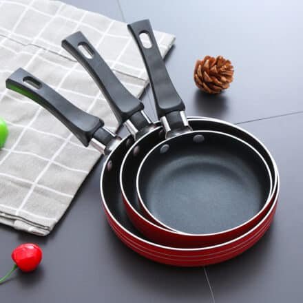 Kitchenware Bundle: Compact frying pan with non stick surface